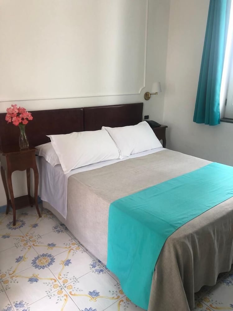 Economy Double Room photo 1