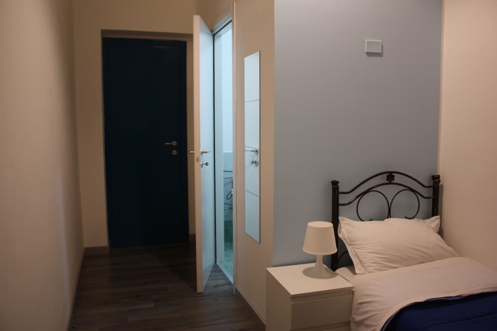 Traditional Single Room, Private Bathroom photo 3