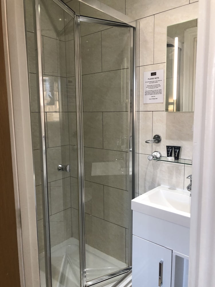 Superior Twin Room, Ensuite photo 3