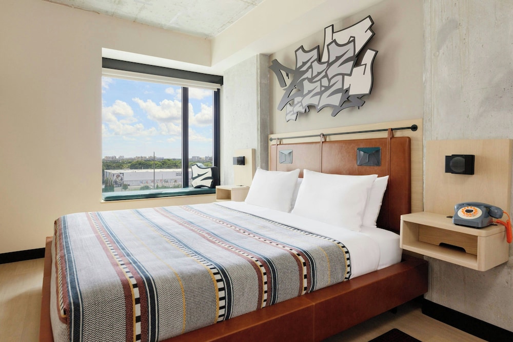 Room, 1 King Bed (Mobility Accessible, Roll-In Shower)