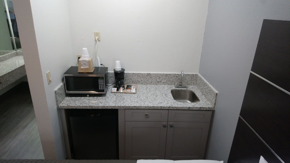 Room, 1 Queen Bed, Non Smoking (Second Floor, Interior Stairs Only)
