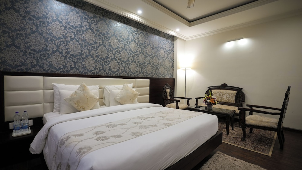 Premium Suite, Bathtub, City View