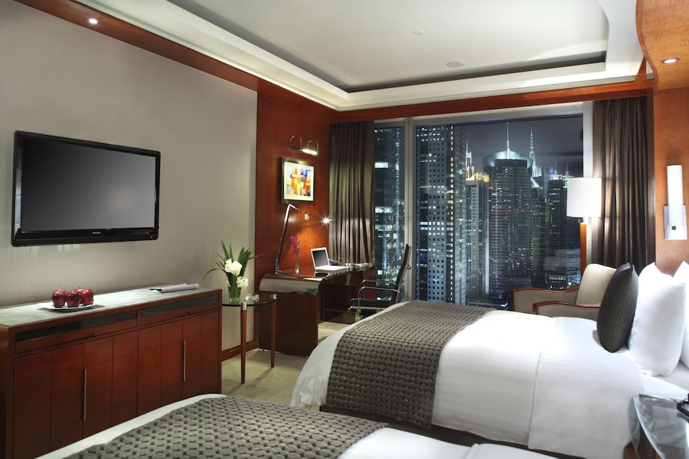 Premier Skyline View Twin Room
