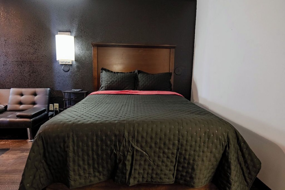 Grand Single Room, 1 Queen Bed
