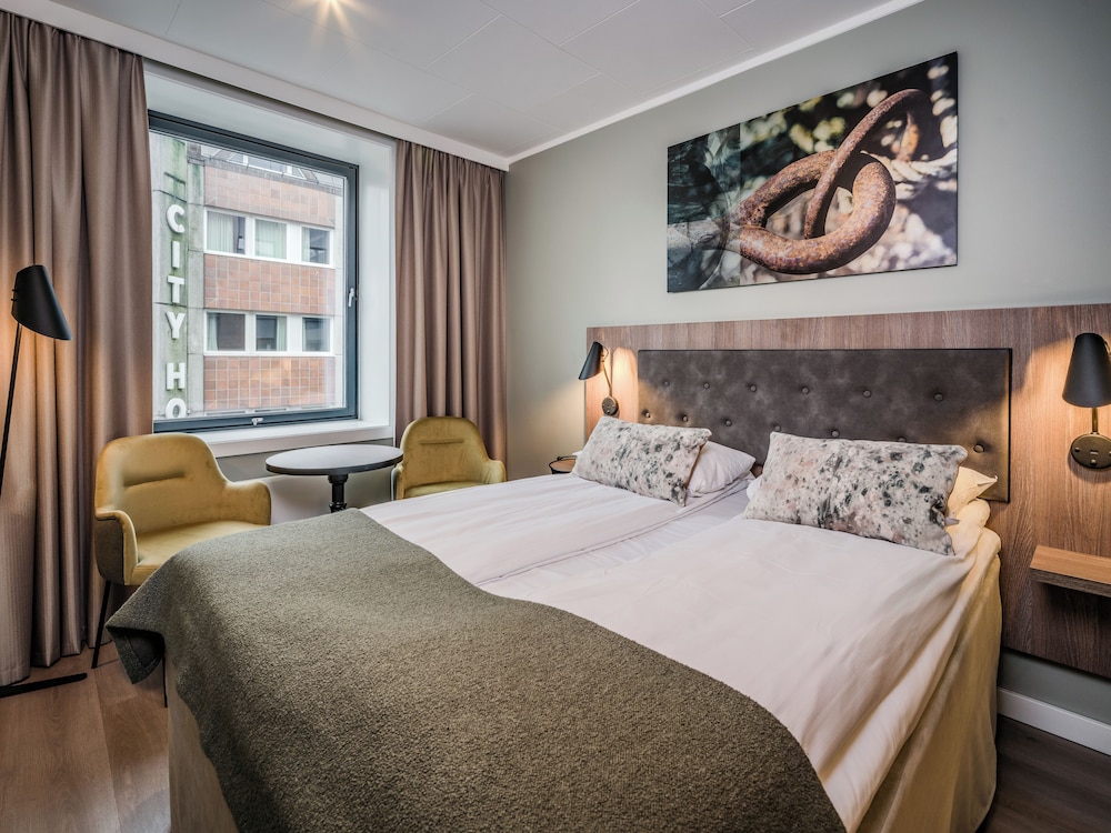 Standard Room, 1 Queen Bed, Non Smoking - Photo 1