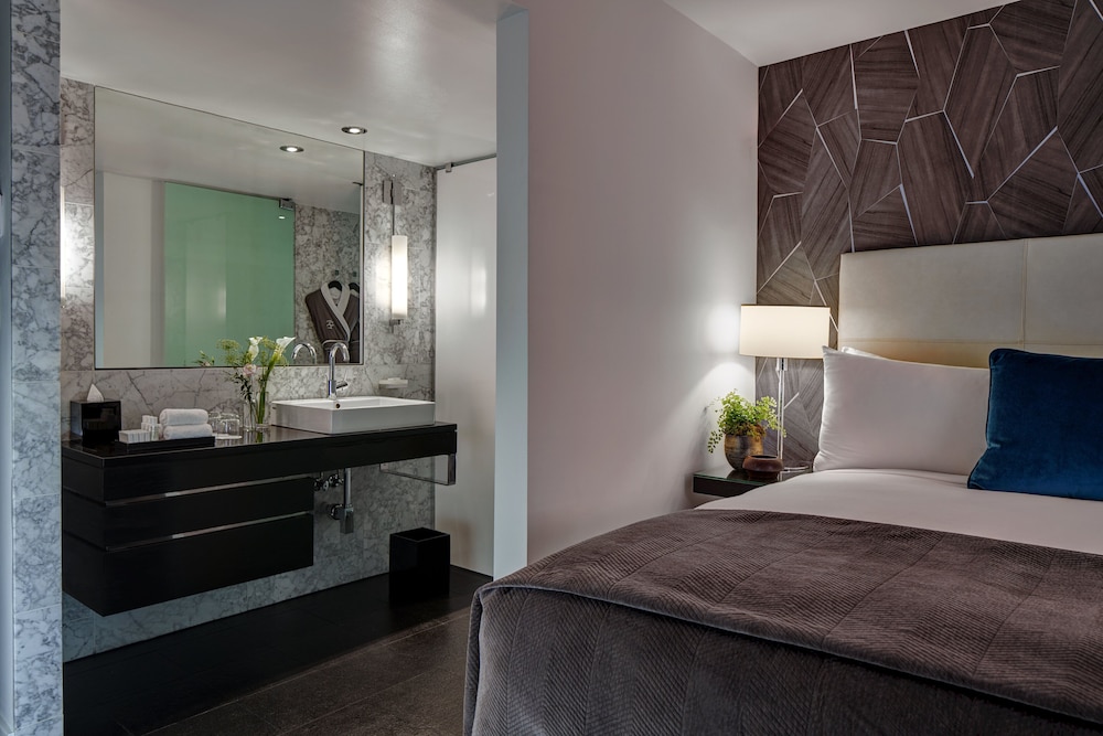 Executive Room, 1 King Bed - Photo 2