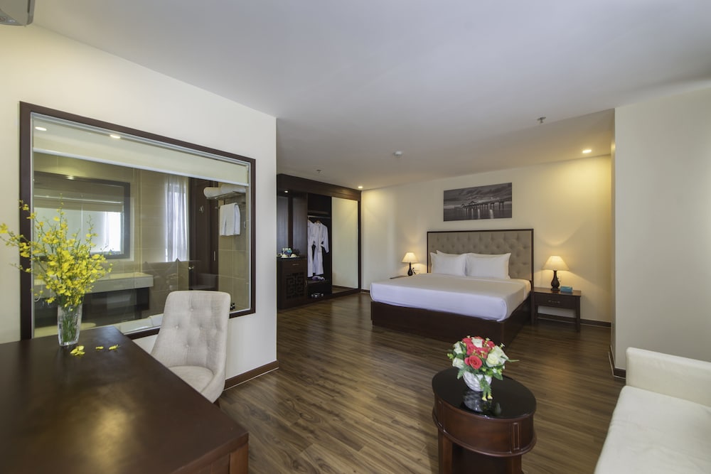 Senior Deluxe Room - Photo 8