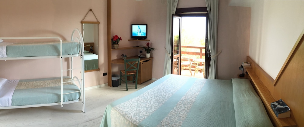 Quadruple Room photo 2