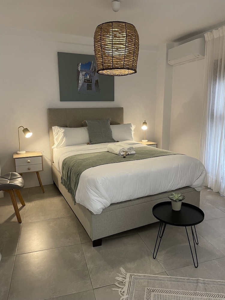 Standard Double Room, Ensuite (102 & 202) - Photo 1
