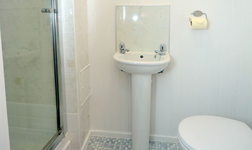 Double Room, Ensuite - Photo 7