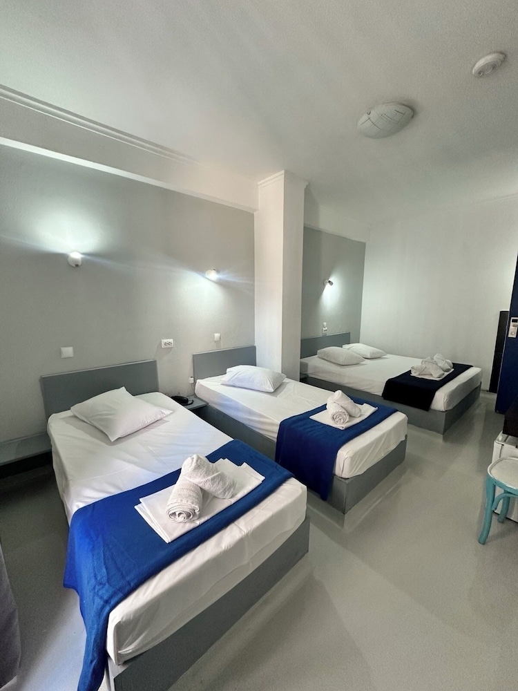 Basic Quadruple Room, 1 Bedroom photo 2