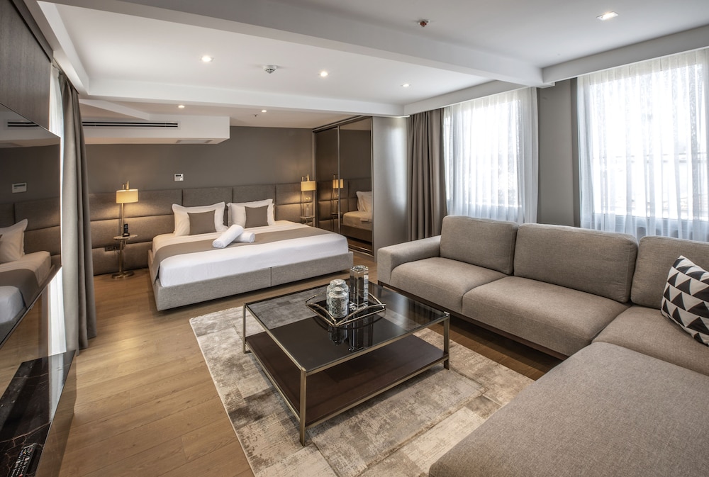 Exclusive Suite, 1 King Bed, Non Smoking, Terrace photo 2
