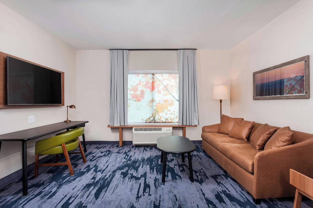Suite, 1 King Bed with Sofa bed (Hearing Accessible) photo 3