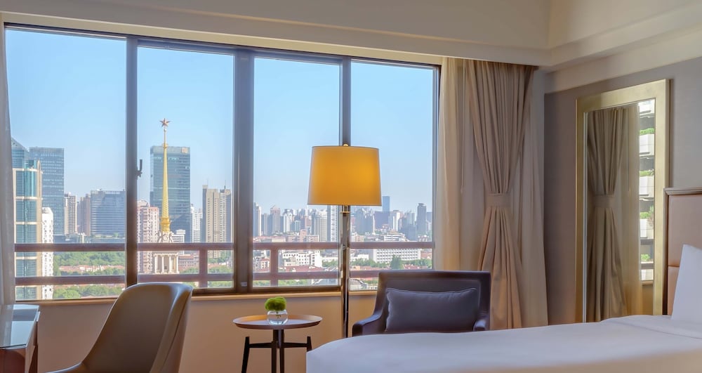 Deluxe Skyline View - Twin photo 3