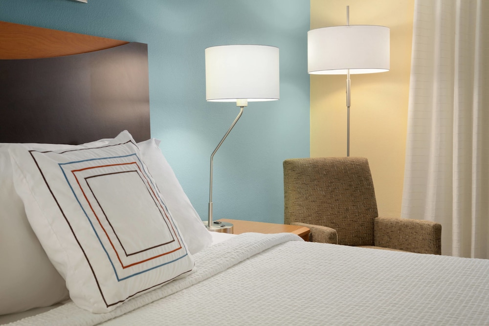 Room, 1 King Bed (Mobility/Hearing Accessible, Tub) - Photo 1
