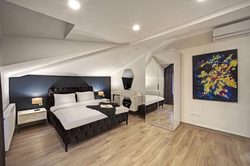 Honeymoon Room photo 3