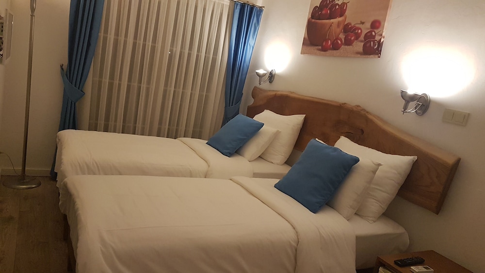 Standard Double or Twin Room - Photo 4