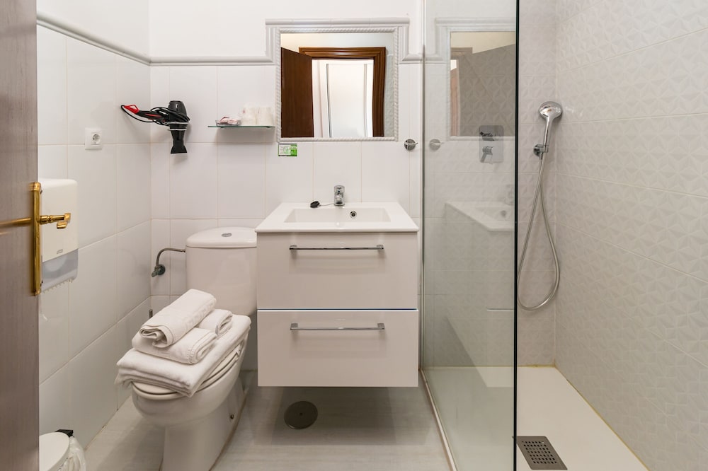 Double Room, Private Bathroom, Sea View - Photo 6