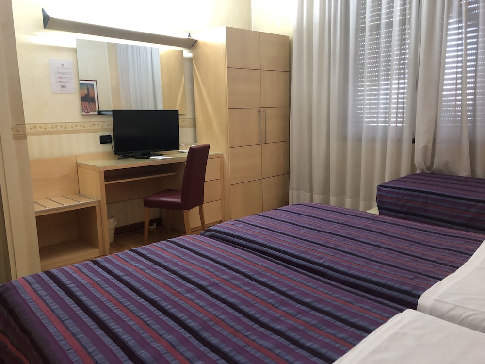 Classic Triple Room - Photo 5
