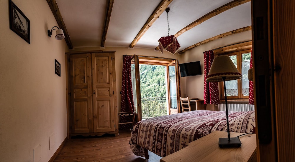 Suite, Terrace, Mountain View photo 1