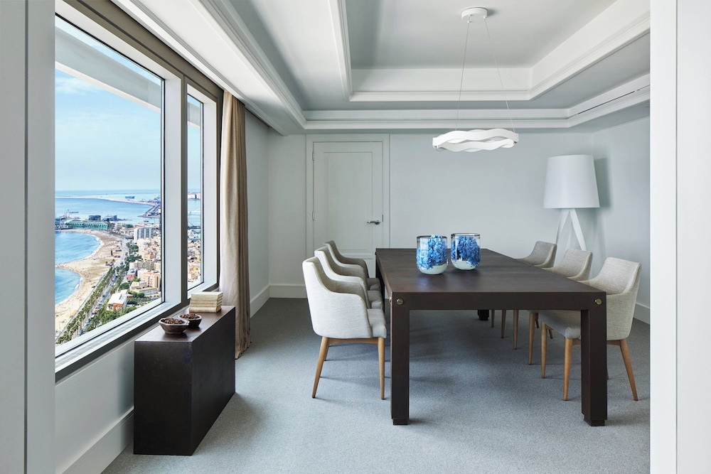 Club Suite, 1 Bedroom (Mediterranean,Club Level,Larger)