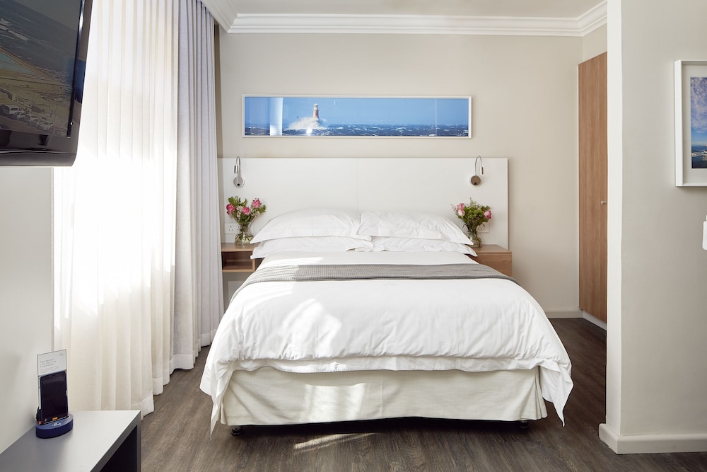 Superior Studio, 1 King Bed, Sea View - Photo 1