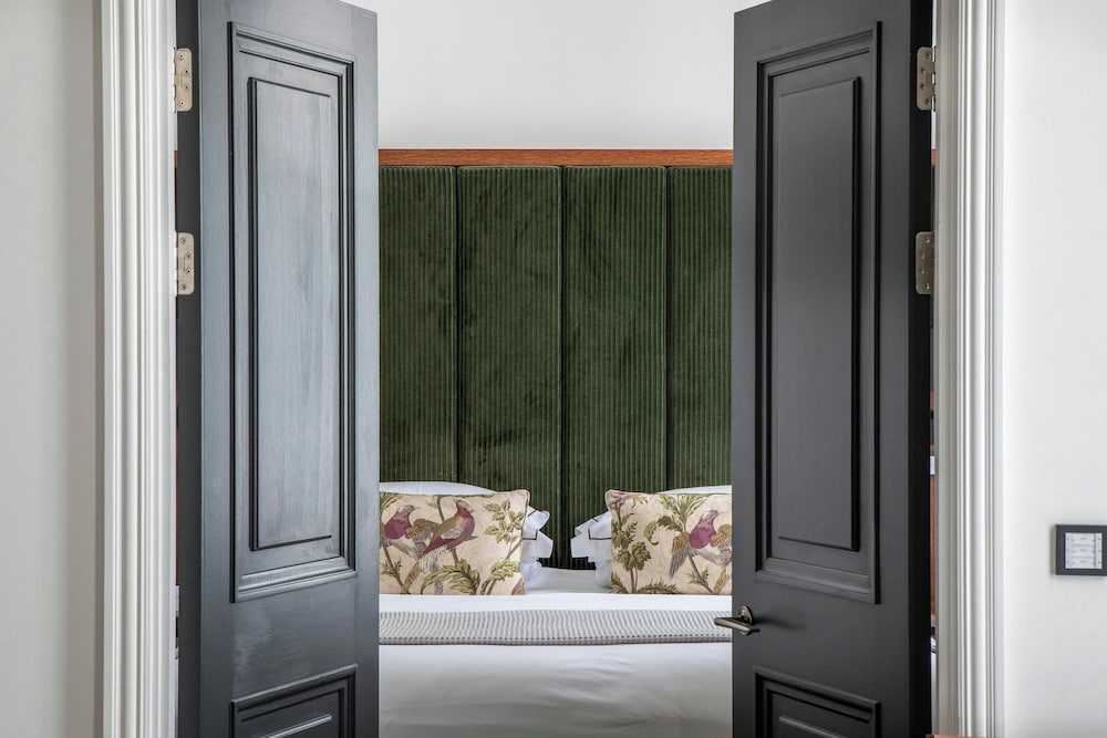Suite, 1 Bedroom photo 2