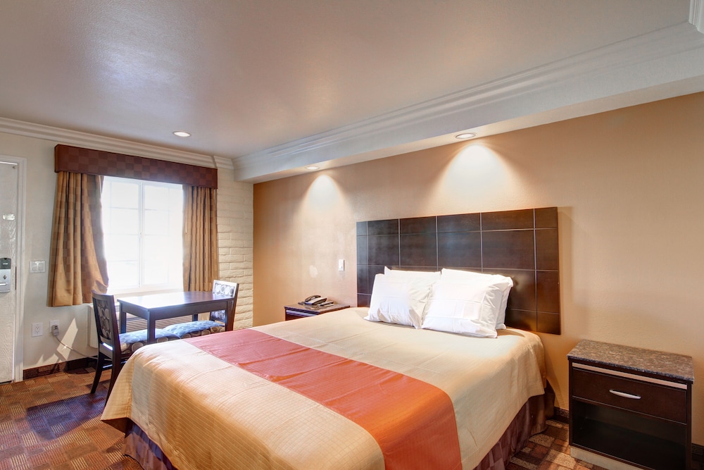 Suite, 1 King Bed, Jetted Tub photo 1