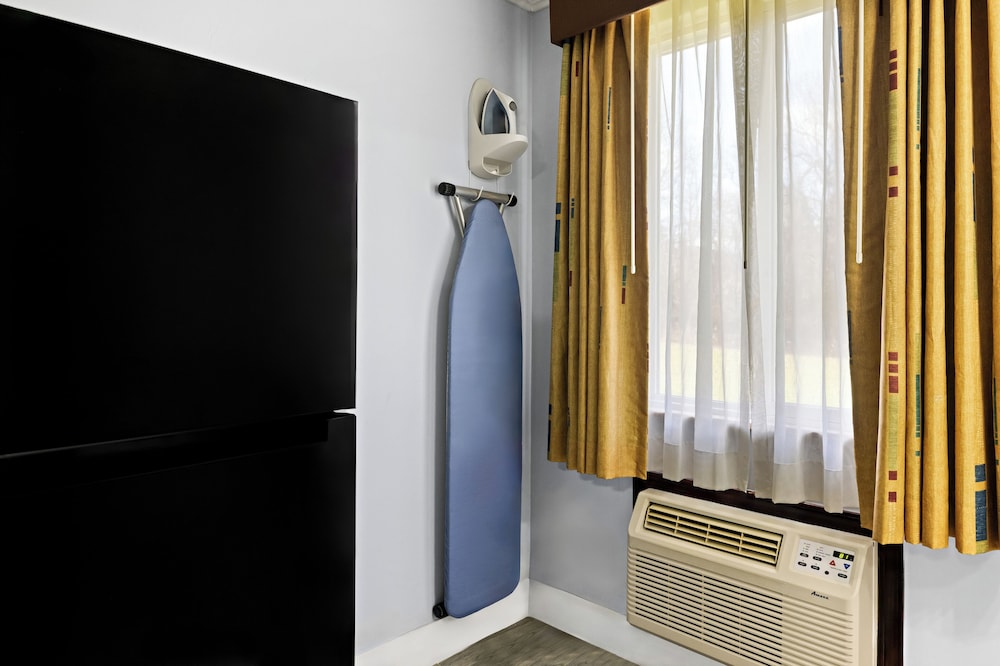 Standard Room, 1 King Bed photo 2