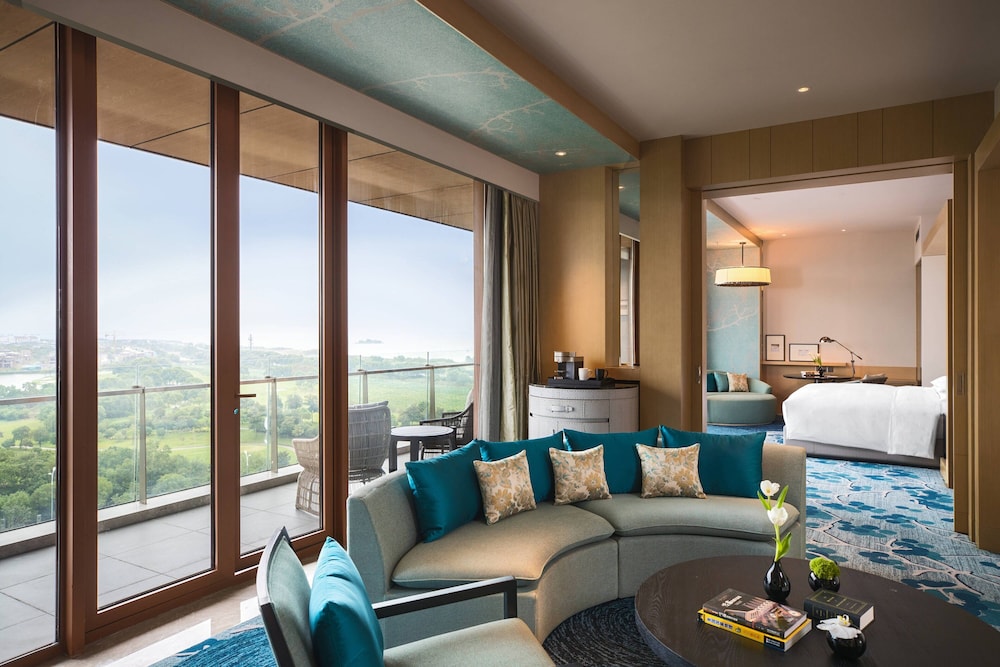 Suite, 1 Bedroom, Balcony, Mountain View (Balcony) photo 1