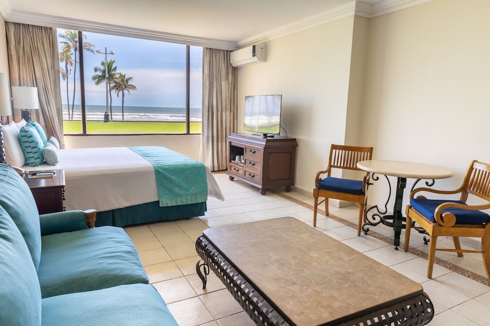 Junior Suite, 1 King Bed, Ocean View - Photo 5