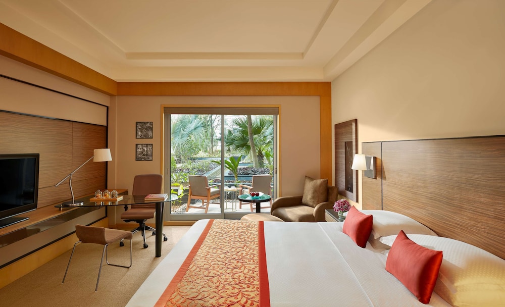 Club Room, 2 Twin Beds, Patio