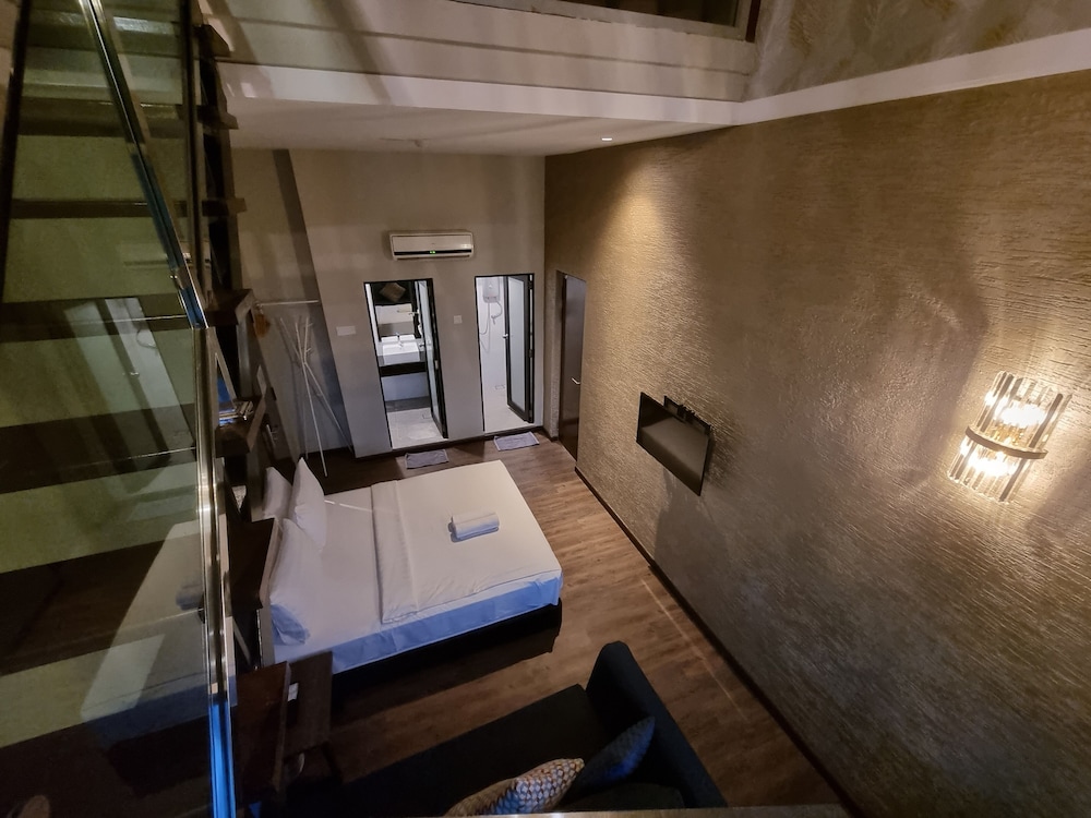Premier Room, 1 Queen + 1 King, with Window photo 3