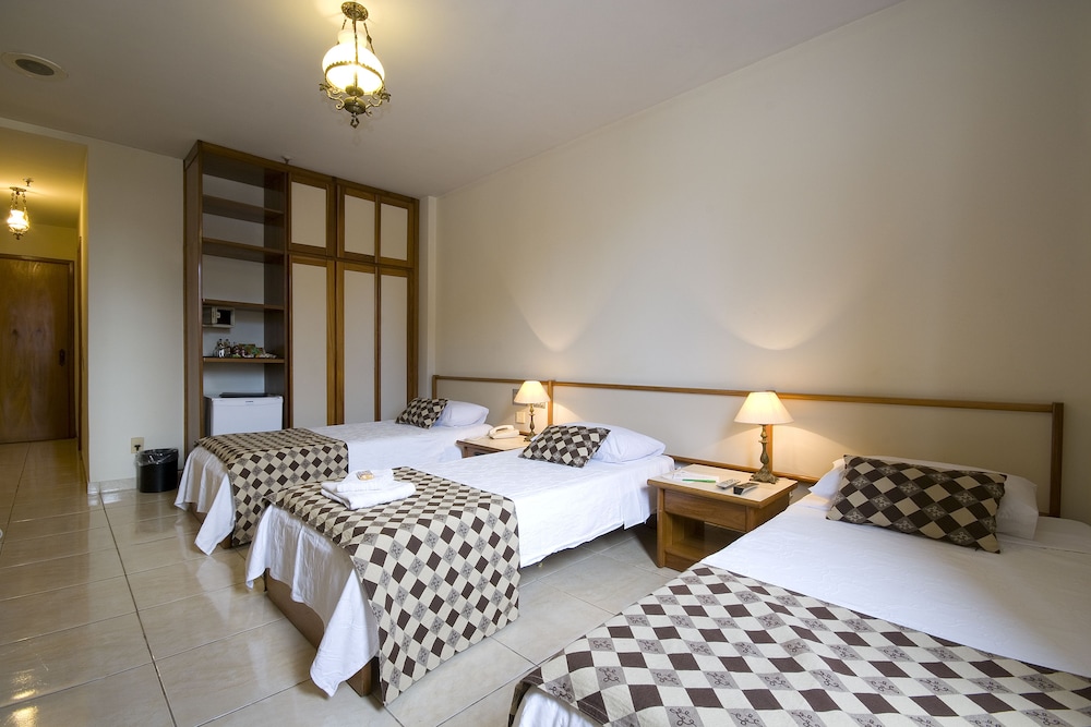 Family Quadruple Room - Photo 4