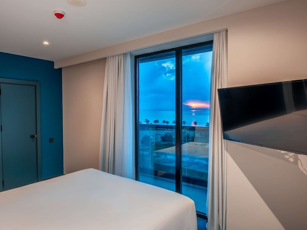 Suite, 1 Double Bed, Sea View - Photo 6