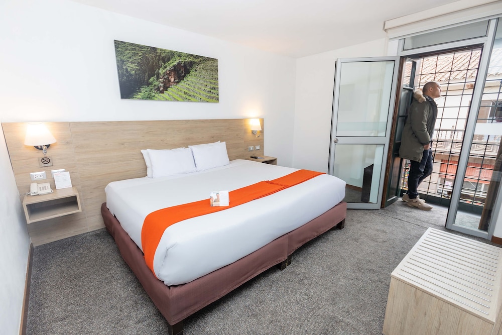 Traditional Room, 1 Queen Bed - Photo 1