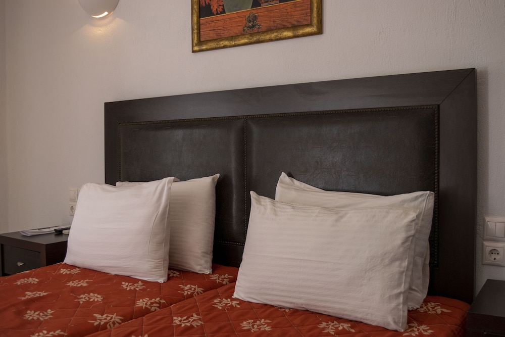 Standard Double or Twin Room - Photo 5