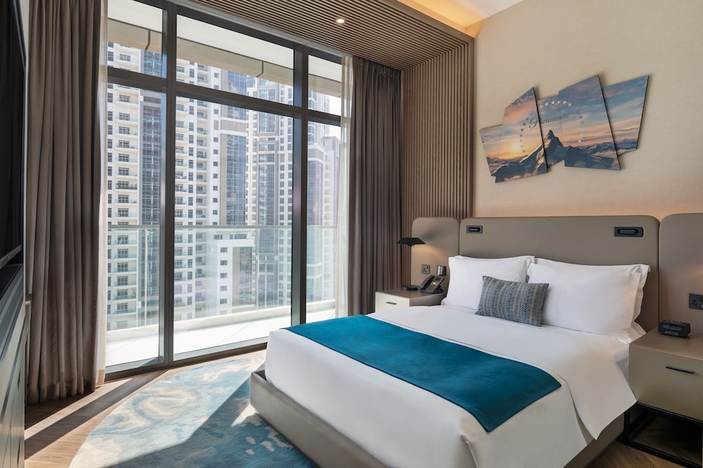 Scene Room Staycation Package, Early Check-in 12 pm Late Check-out 4 pm ,25% discount