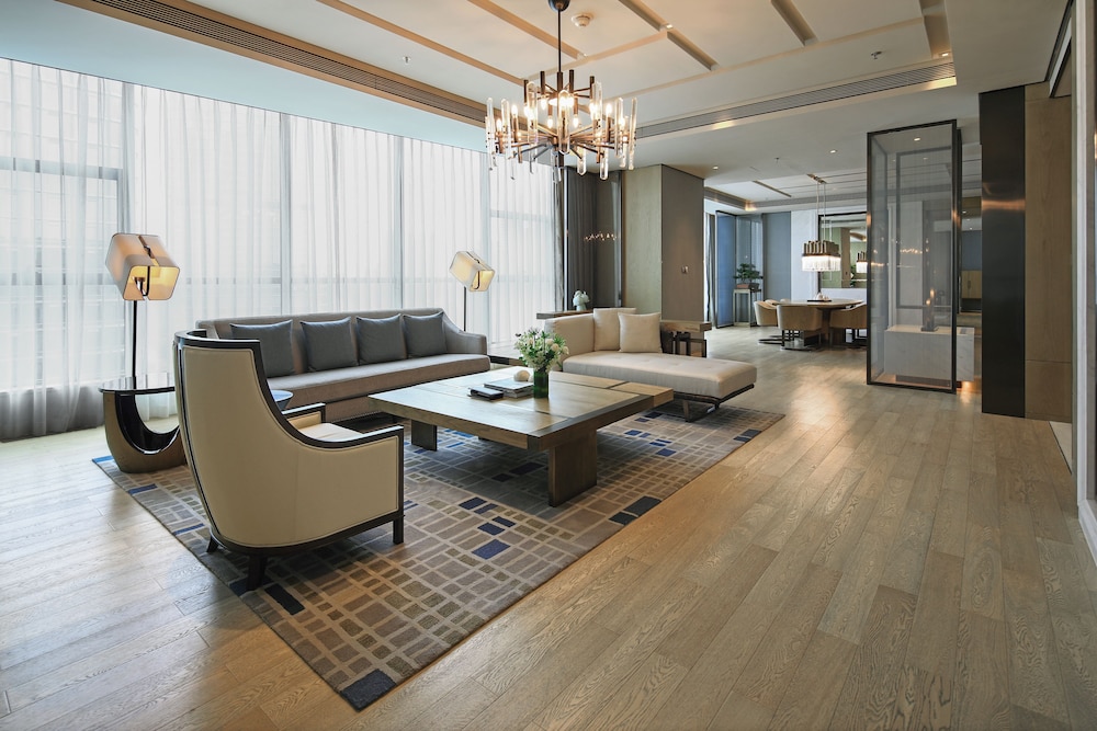 Presidential Suite thumbnail 5