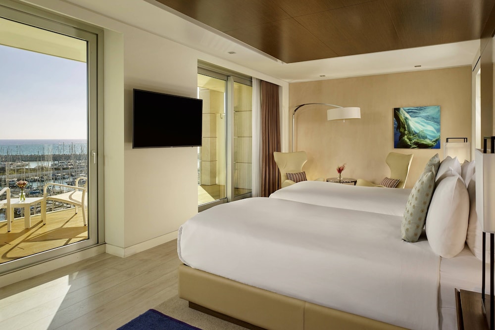 Deluxe with Two Twin Beds (Non Smoking)