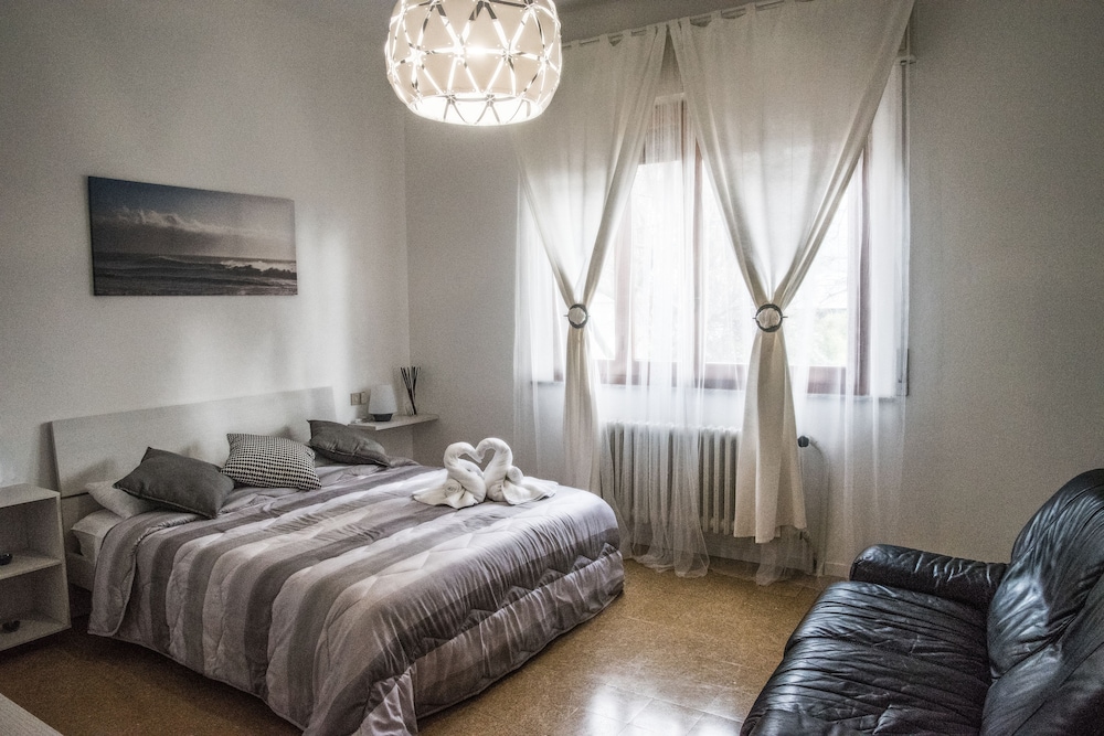 Romantic Double Room, 1 Bedroom, Non Smoking, Ensuite photo 1