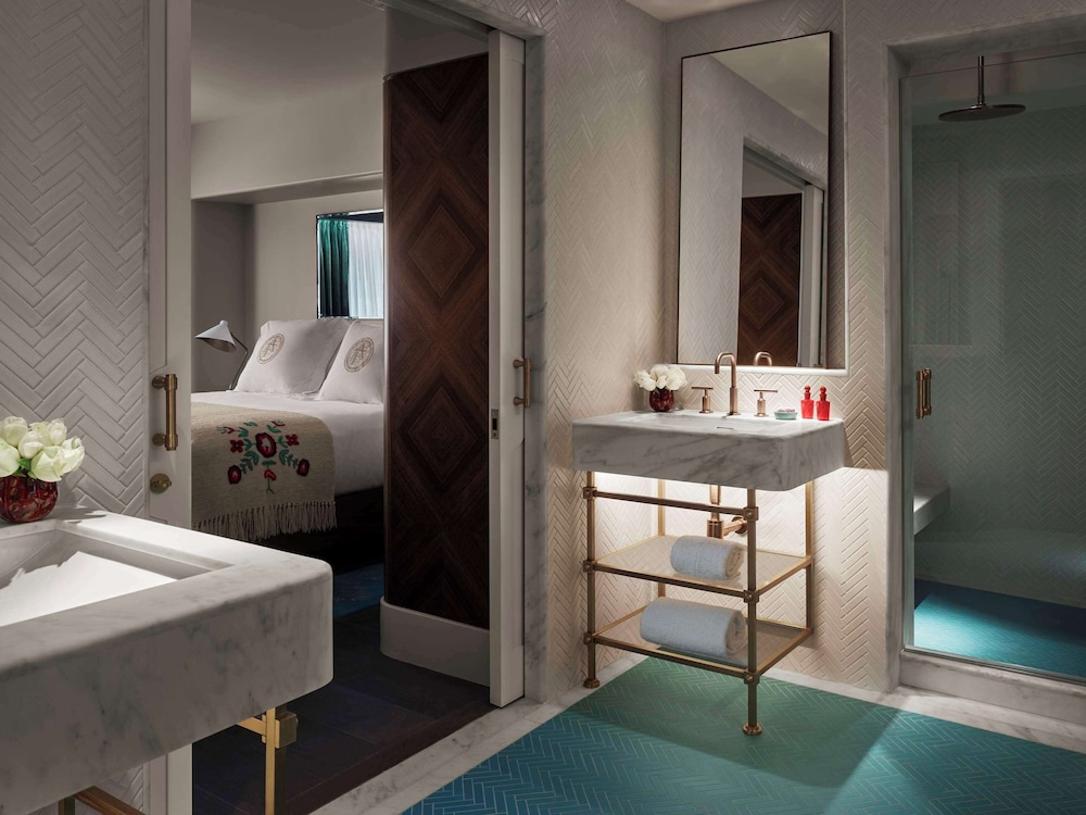 Premier Junior Suite (Non Smoking) (Accessible)