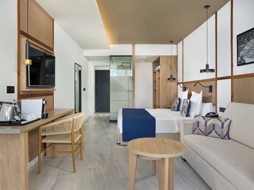 Junior Suite, Sea View (1 adult) photo 2