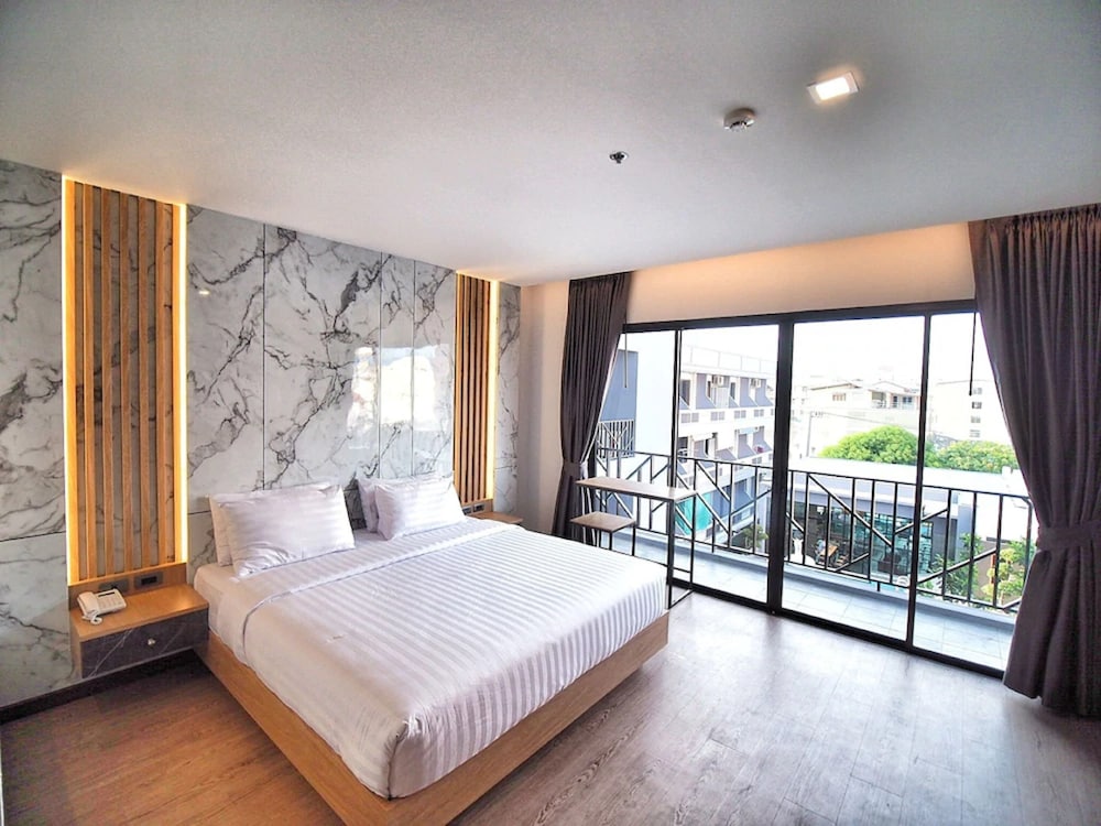 Superior Room with Pool View photo 1