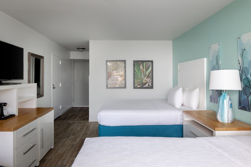 Premium Oceanfront Two Queen - Photo 3