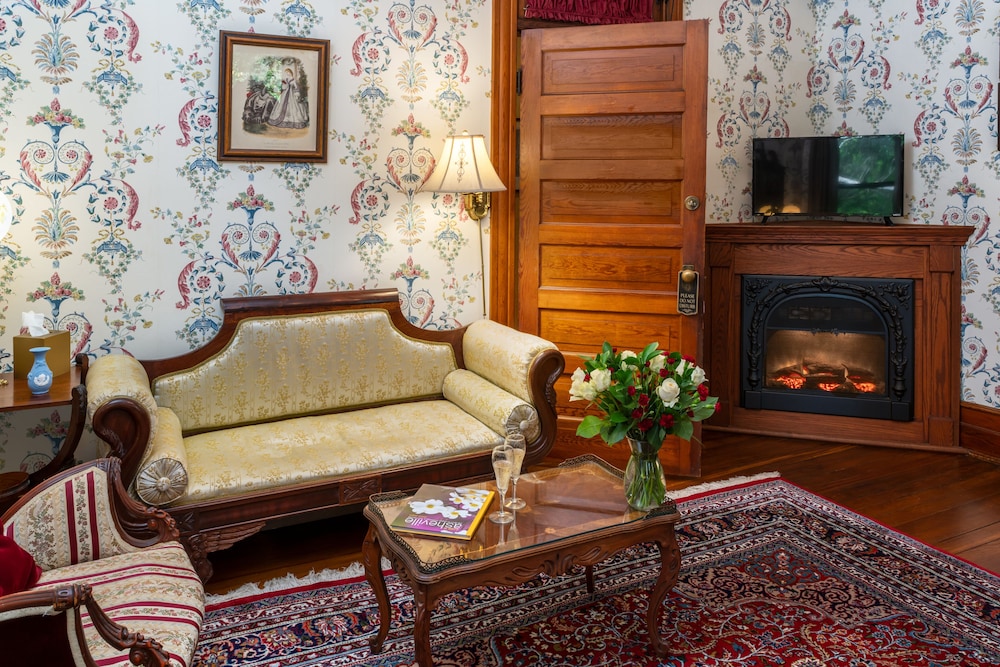Powell Suite (2nd Floor)
