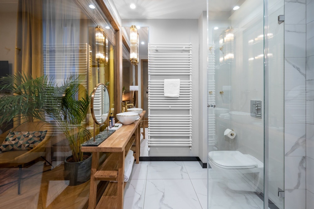 Classic Double Room (City View) - Photo 4