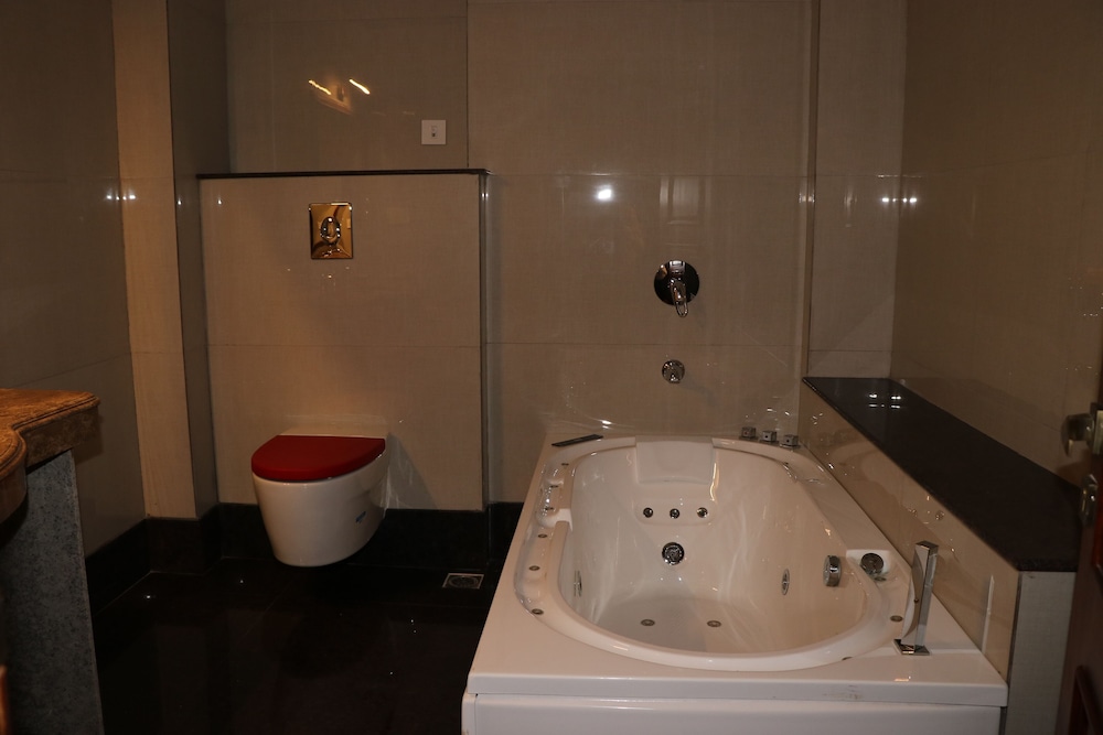 Luxury Suite photo 2