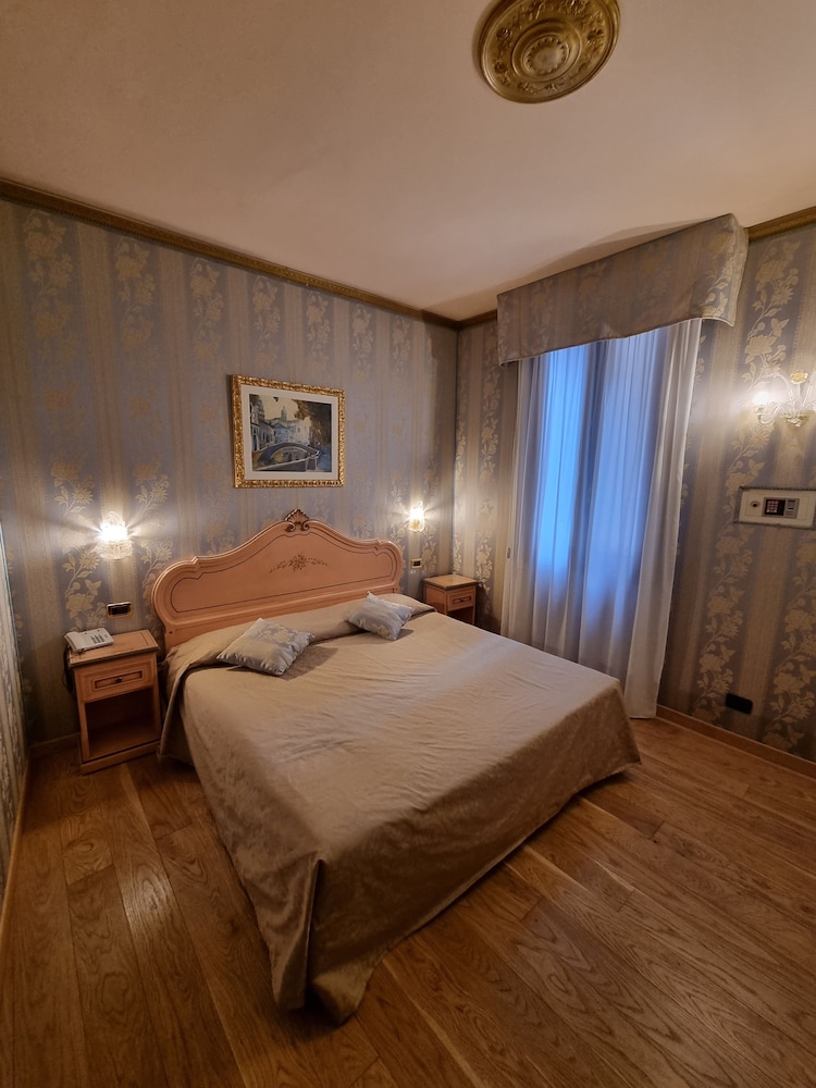 Classic Double Room photo 2