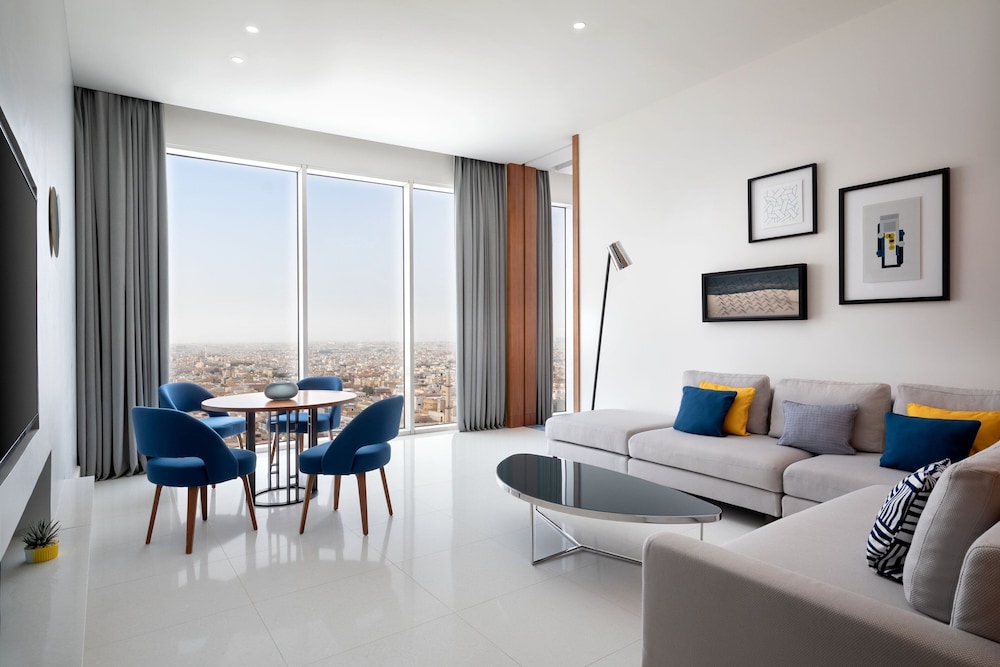 Executive Suite, 1 Bedroom - Photo 2